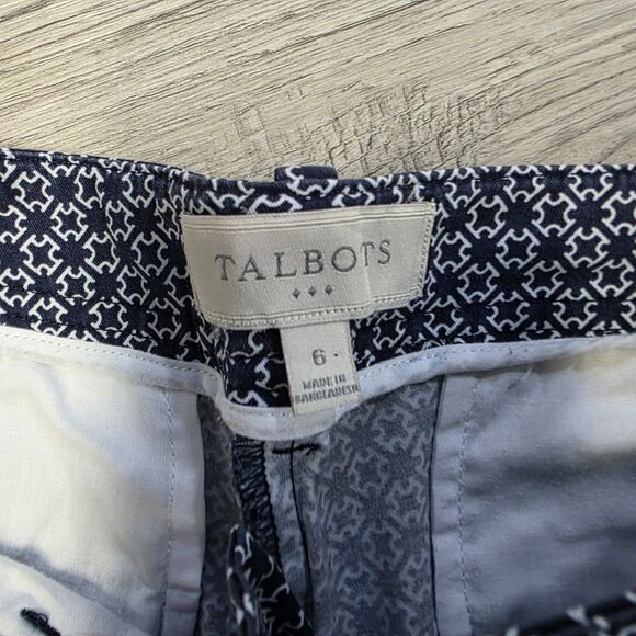 Talbots Geometric Print Bermuda Length Shorts Size 6 - Picture 3 of 5
